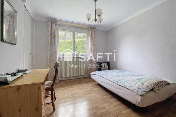 Maison 141 m2, terrain de 460 m2, trois chambres et garage