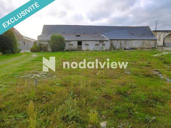 Cette jolie longère  en pierres apparentes.