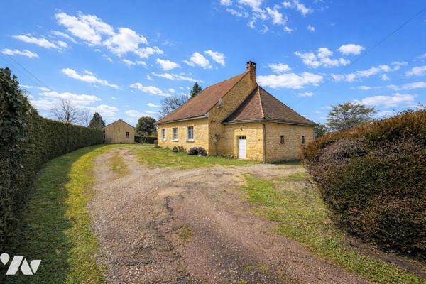 A VENDRE - SARLAT LA CANEDA - Maison de 156 m² sur parcelle de 4173 m²