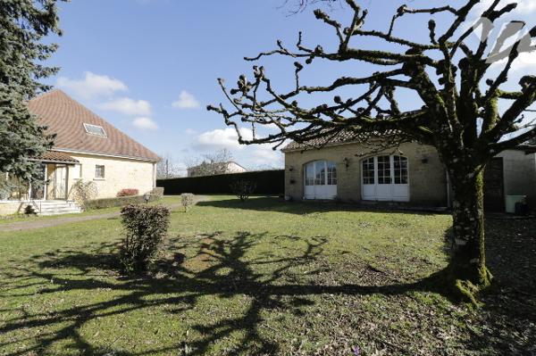 A VENDRE - SARLAT LA CANEDA - Maison de 156 m² sur parcelle de 4173 m²
