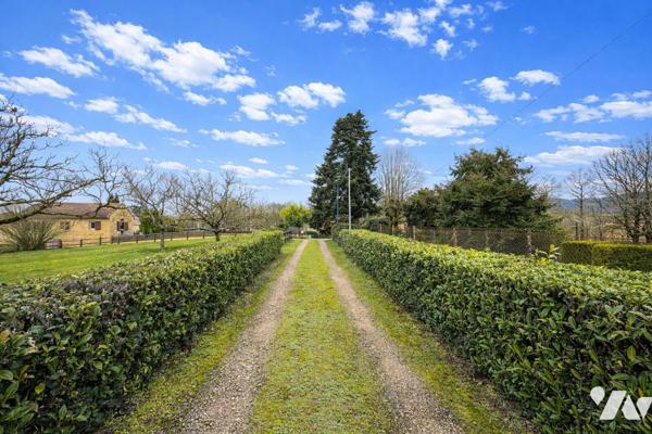 A VENDRE - SARLAT LA CANEDA - Maison de 156 m² sur parcelle de 4173 m²