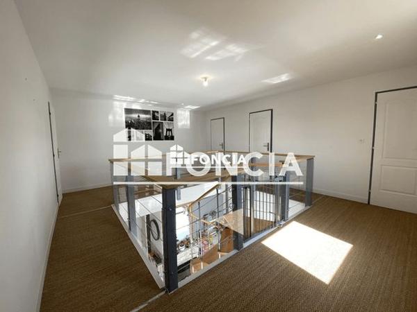 Location Maison 5 pièces 142.7 m² - 6 RUE DU CHEMIN VERT Angliers 17540