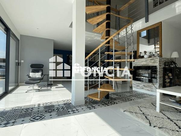 Location Maison 5 pièces 142.7 m² - 6 RUE DU CHEMIN VERT Angliers 17540