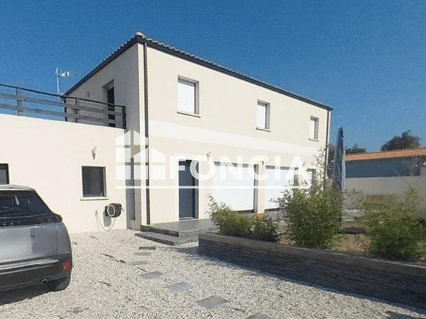 Location Maison 5 pièces 142.7 m² - 6 RUE DU CHEMIN VERT Angliers 17540