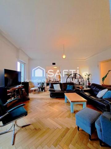 Situé à Mulhouse dans quartier agréable de Daguerre-Dornach, grand appartement lumineux, traversant et sans vis-à-vis de 160 m2, 5 pièces, salon, salle à manger, cuisine équipée, 2 salles d’eau, 2 toilettes, cave et 2 places de stationnement.