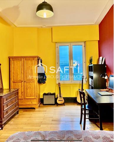 Situé à Mulhouse dans quartier agréable de Daguerre-Dornach, grand appartement lumineux, traversant et sans vis-à-vis de 160 m2, 5 pièces, salon, salle à manger, cuisine équipée, 2 salles d’eau, 2 toilettes, cave et 2 places de stationnement.