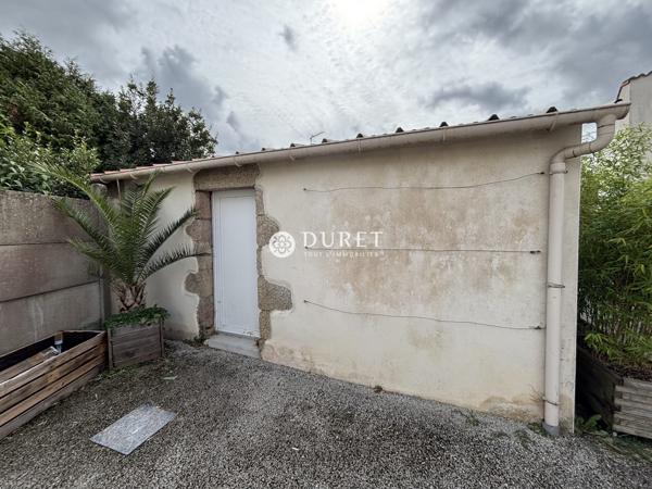 APPARTEMENT T3 AU DERNIER ETAGE AVEC DEPENDANCES ET STATIONNEMENT