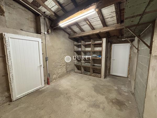 APPARTEMENT T3 AU DERNIER ETAGE AVEC DEPENDANCES ET STATIONNEMENT