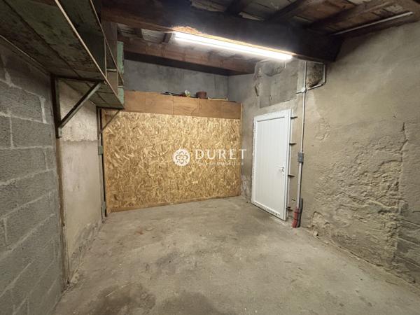 APPARTEMENT T3 AU DERNIER ETAGE AVEC DEPENDANCES ET STATIONNEMENT