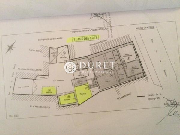 APPARTEMENT T3 AU DERNIER ETAGE AVEC DEPENDANCES ET STATIONNEMENT