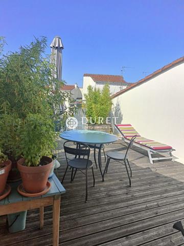APPARTEMENT T3 AU DERNIER ETAGE AVEC DEPENDANCES ET STATIONNEMENT
