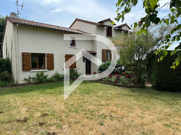 FONTAINE LE COMTE - BOURG - PROCHE COMMODITES - MAISON FAMILIALE - 4 CHAMBRES -