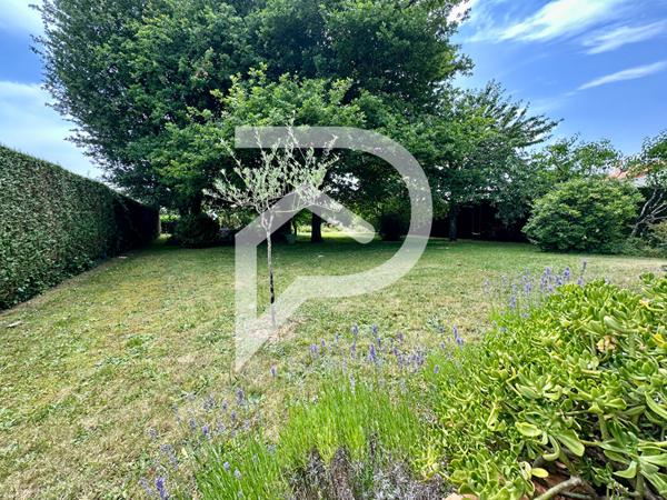 FONTAINE LE COMTE - BOURG - PROCHE COMMODITES - MAISON FAMILIALE - 4 CHAMBRES -