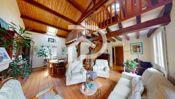 FONTAINE LE COMTE - BOURG - PROCHE COMMODITES - MAISON FAMILIALE - 4 CHAMBRES -