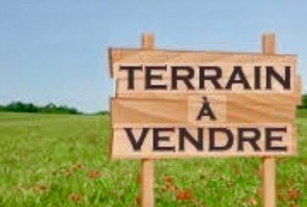 Situé à environ 1 km du centre de TREGUEUX, terrain à bâtir de 535 m2 hors lotissement