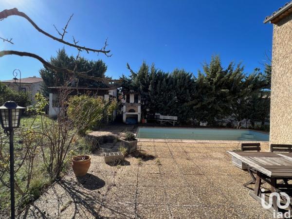 Maison traditionnelle 6 pièces de 160 m² à Auriol (13390)