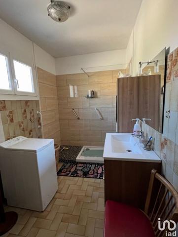 Maison traditionnelle 6 pièces de 160 m² à Auriol (13390)