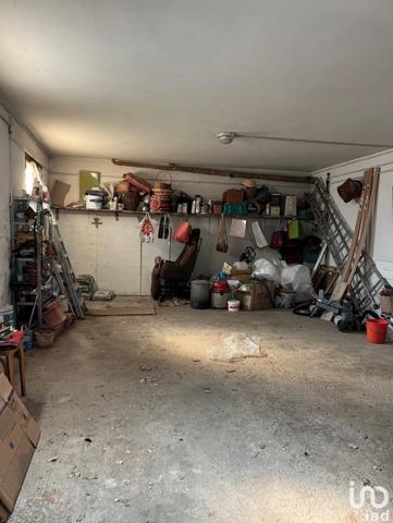 Maison traditionnelle 6 pièces de 160 m² à Auriol (13390)