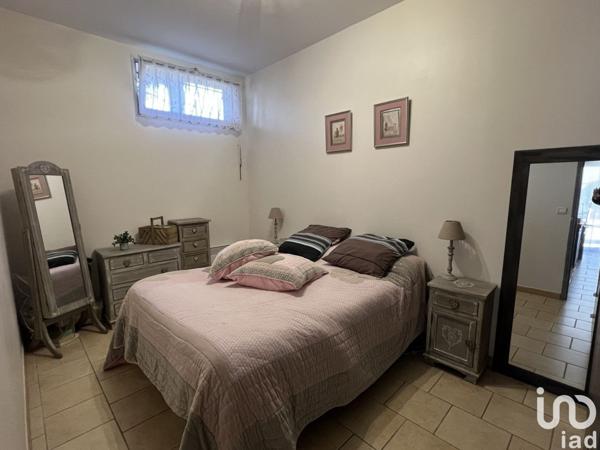 Maison traditionnelle 6 pièces de 160 m² à Auriol (13390)