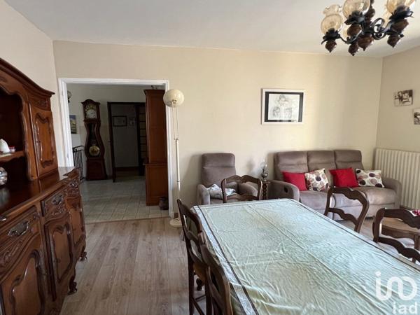 Maison traditionnelle 6 pièces de 160 m² à Auriol (13390)