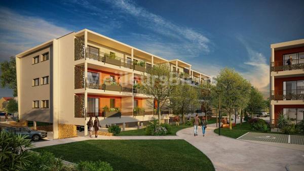 Appartement de type 2 avec terrasse et parking privé.