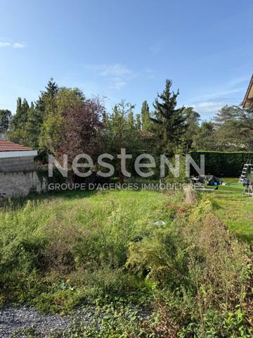 A Feurs, proche du centre, parcelle de terrain de 321 m2, dont 271 m2 de surface constructible