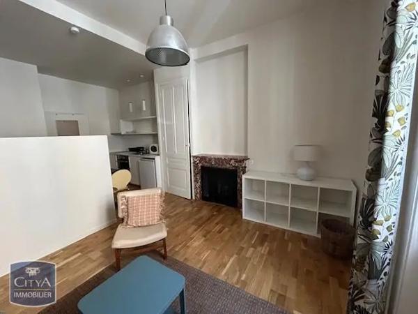Appartement à louer 1 pièce 33.32m²