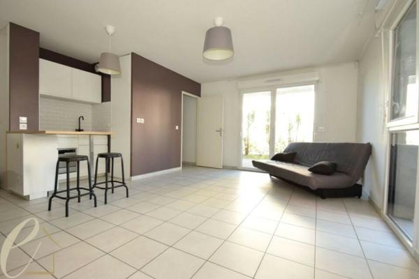VAULX EN VELIN Carré de Soie – Joli T1bis meublé en rez-de-jardin de 31 m² avec 59 m² d’extérieurs et garage fermé