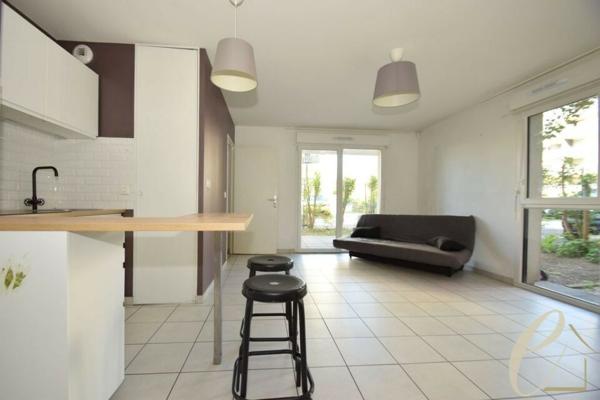 VAULX EN VELIN Carré de Soie – Joli T1bis meublé en rez-de-jardin de 31 m² avec 59 m² d’extérieurs et garage fermé