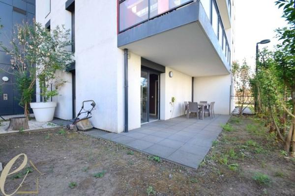 VAULX EN VELIN Carré de Soie – Joli T1bis meublé en rez-de-jardin de 31 m² avec 59 m² d’extérieurs et garage fermé