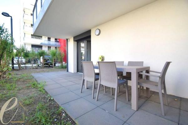VAULX EN VELIN Carré de Soie – Joli T1bis meublé en rez-de-jardin de 31 m² avec 59 m² d’extérieurs et garage fermé