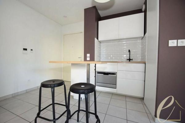 VAULX EN VELIN Carré de Soie – Joli T1bis meublé en rez-de-jardin de 31 m² avec 59 m² d’extérieurs et garage fermé