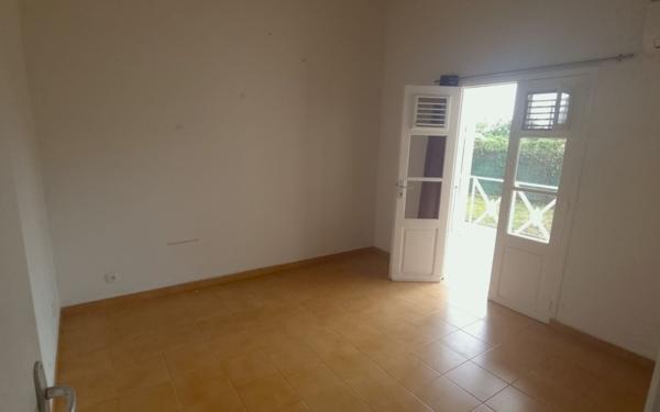 Maison à louer    5 pièces •  Baie-Mahault