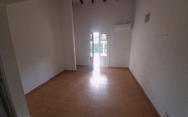 Maison à louer    5 pièces •  Baie-Mahault