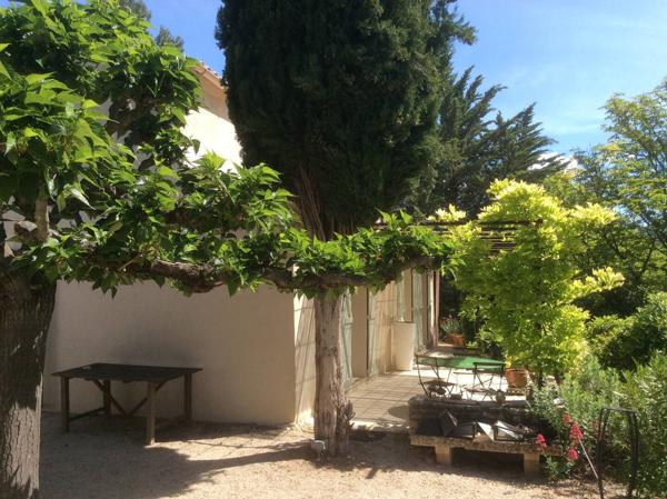 Saint-Saturnin-lès-Apt (84490) Idéalement située à 2 pas du centre village !