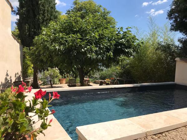 Saint-Saturnin-lès-Apt (84490) Idéalement située à 2 pas du centre village !