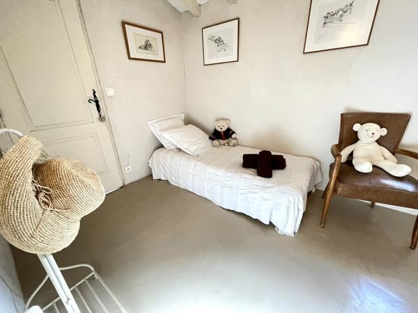 Saint-Saturnin-lès-Apt (84490) Idéalement située à 2 pas du centre village !