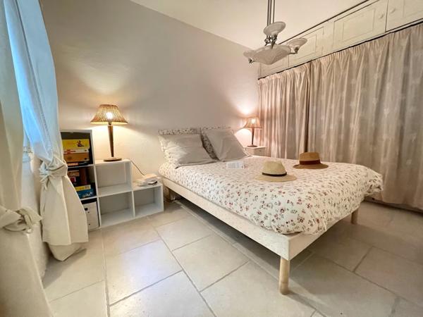 Saint-Saturnin-lès-Apt (84490) Idéalement située à 2 pas du centre village !