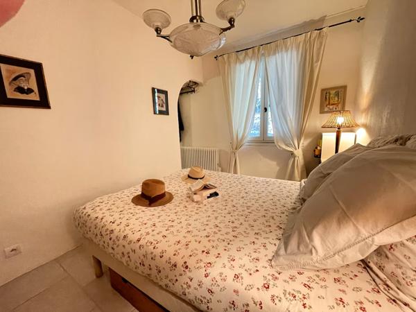 Saint-Saturnin-lès-Apt (84490) Idéalement située à 2 pas du centre village !