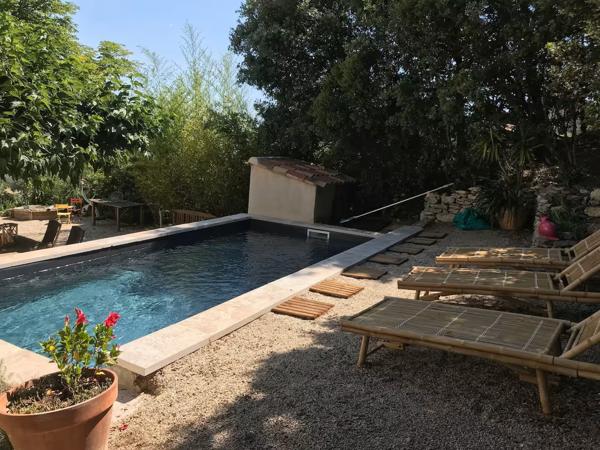 Saint-Saturnin-lès-Apt (84490) Idéalement située à 2 pas du centre village !