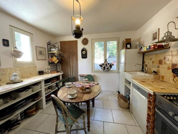 Saint-Saturnin-lès-Apt (84490) Idéalement située à 2 pas du centre village !