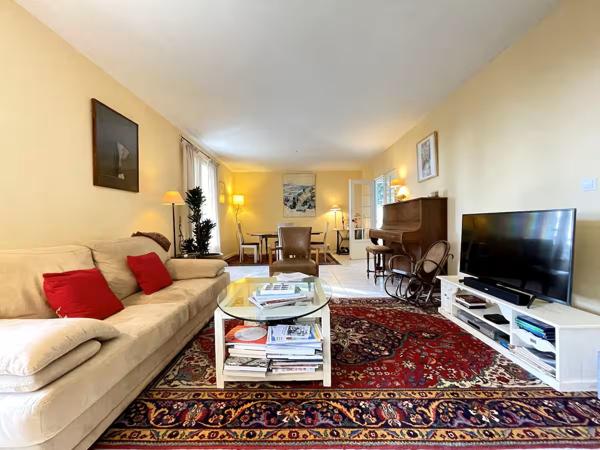 Saint-Saturnin-lès-Apt (84490) Idéalement située à 2 pas du centre village !