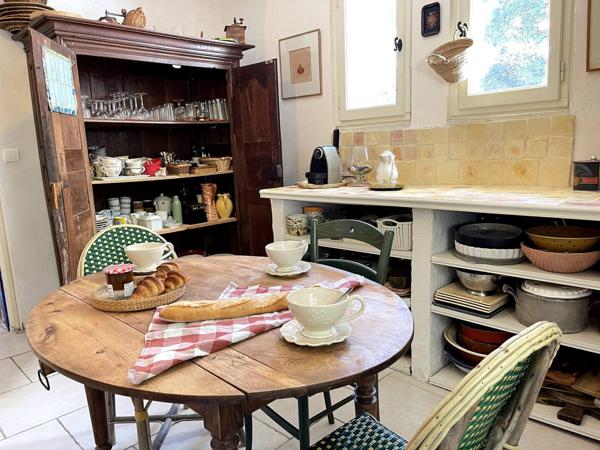 Saint-Saturnin-lès-Apt (84490) Idéalement située à 2 pas du centre village !