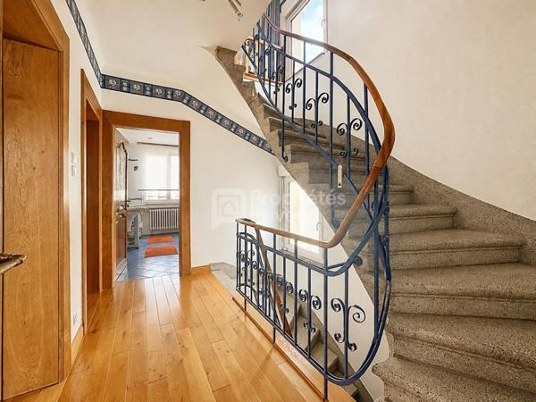 METZ-SABLON - ENSEMBLE IMMOBILIER À FORT POTENTIEL LOCATIF AVEC 2 LOGEMENTS, JARDIN ET 5 GARAGES