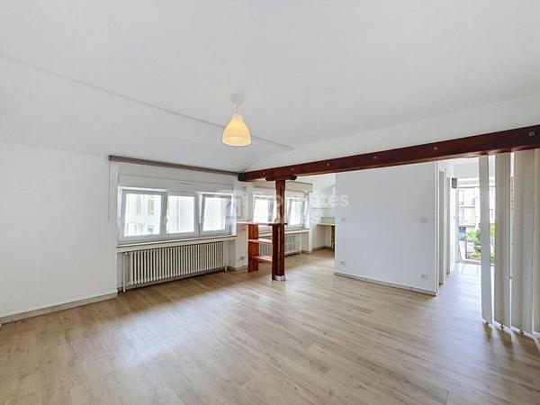 METZ-SABLON - ENSEMBLE IMMOBILIER À FORT POTENTIEL LOCATIF AVEC 2 LOGEMENTS, JARDIN ET 5 GARAGES