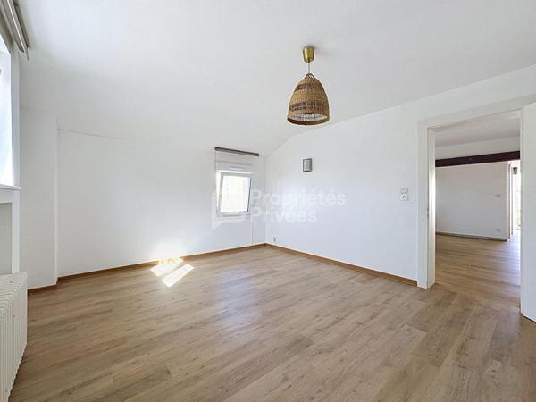 METZ-SABLON - ENSEMBLE IMMOBILIER À FORT POTENTIEL LOCATIF AVEC 2 LOGEMENTS, JARDIN ET 5 GARAGES