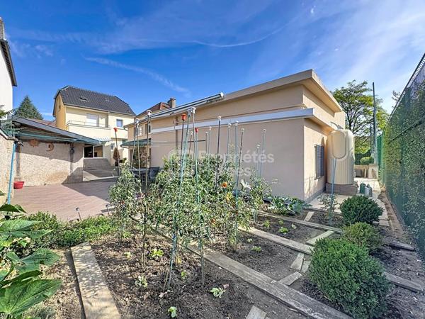 METZ-SABLON - ENSEMBLE IMMOBILIER À FORT POTENTIEL LOCATIF AVEC 2 LOGEMENTS, JARDIN ET 5 GARAGES