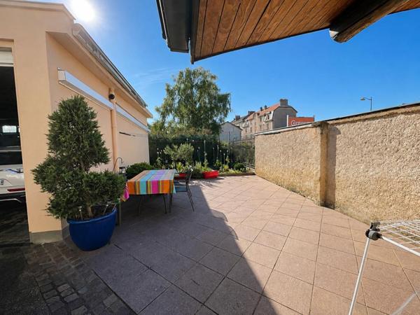 METZ-SABLON - ENSEMBLE IMMOBILIER À FORT POTENTIEL LOCATIF AVEC 2 LOGEMENTS, JARDIN ET 5 GARAGES