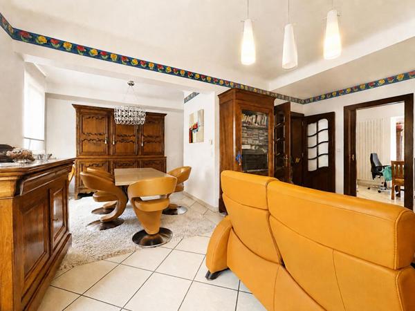 METZ-SABLON - ENSEMBLE IMMOBILIER À FORT POTENTIEL LOCATIF AVEC 2 LOGEMENTS, JARDIN ET 5 GARAGES