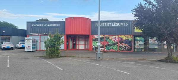 Beau local de 400 m² en zone  commerciale Mutzig